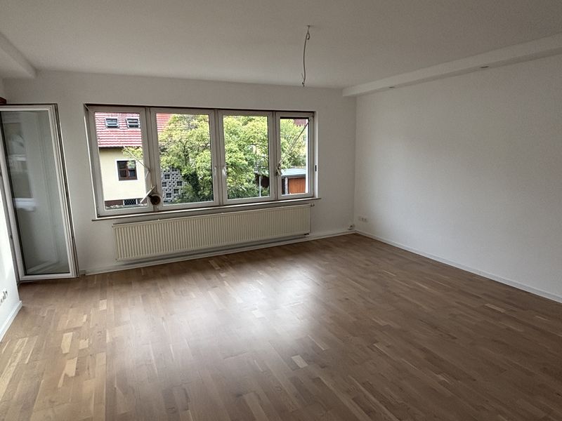 Großzügige 4-Zimmer-Wohnung mit großem Garten, Balkon, Terrasse & Garage in ruhiger Lage